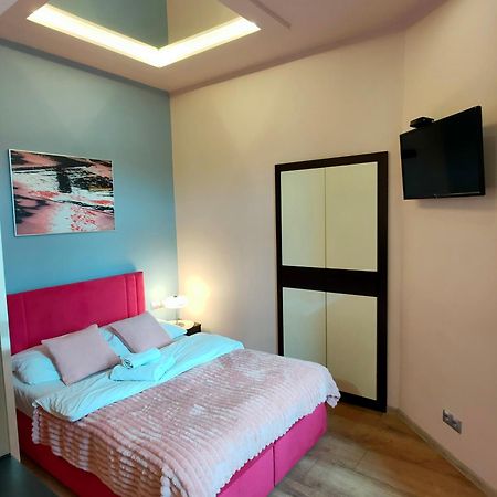 Mirror Pink Studio Apartment Cracóvia Exterior foto