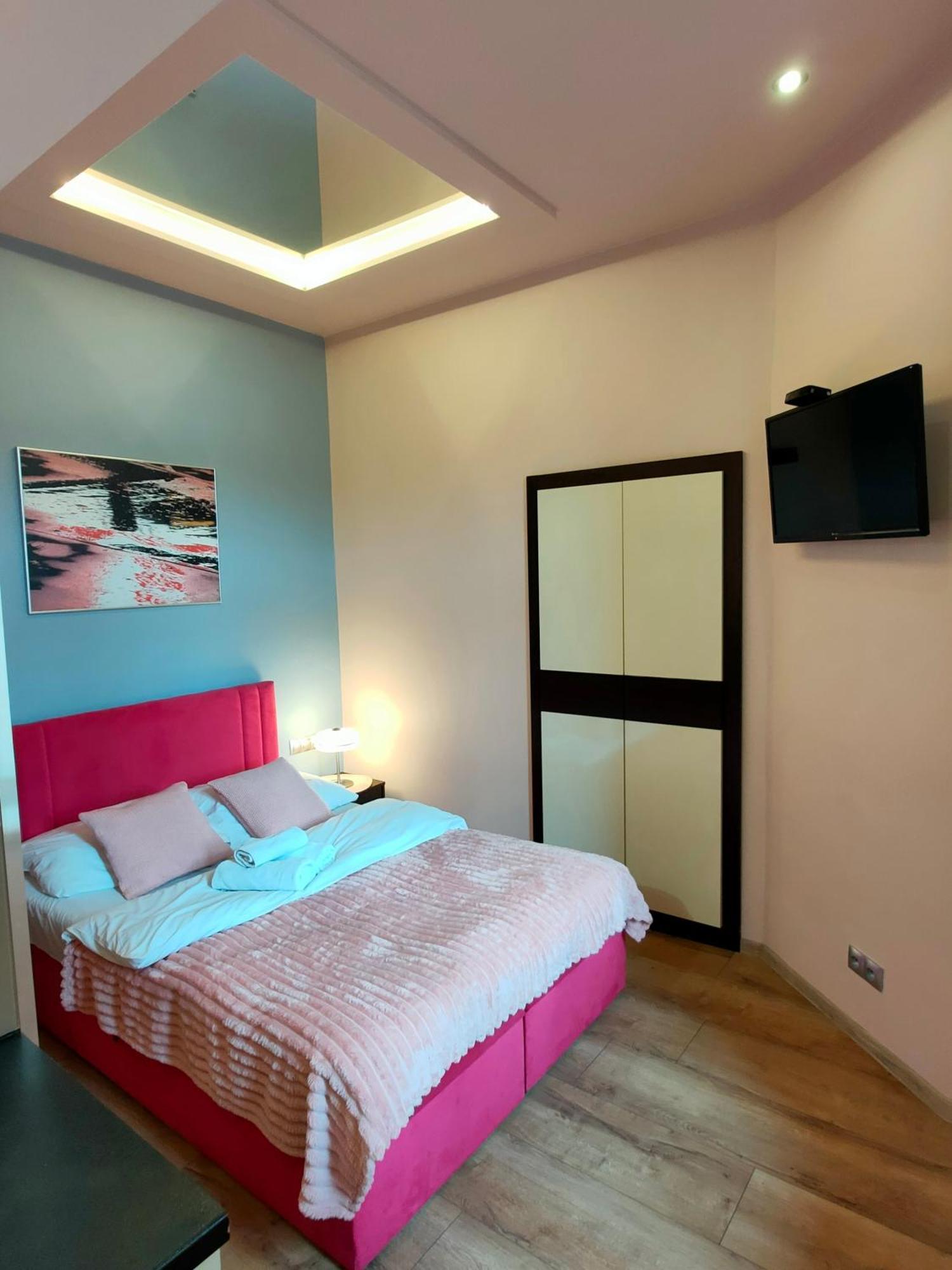 Mirror Pink Studio Apartment Cracóvia Exterior foto