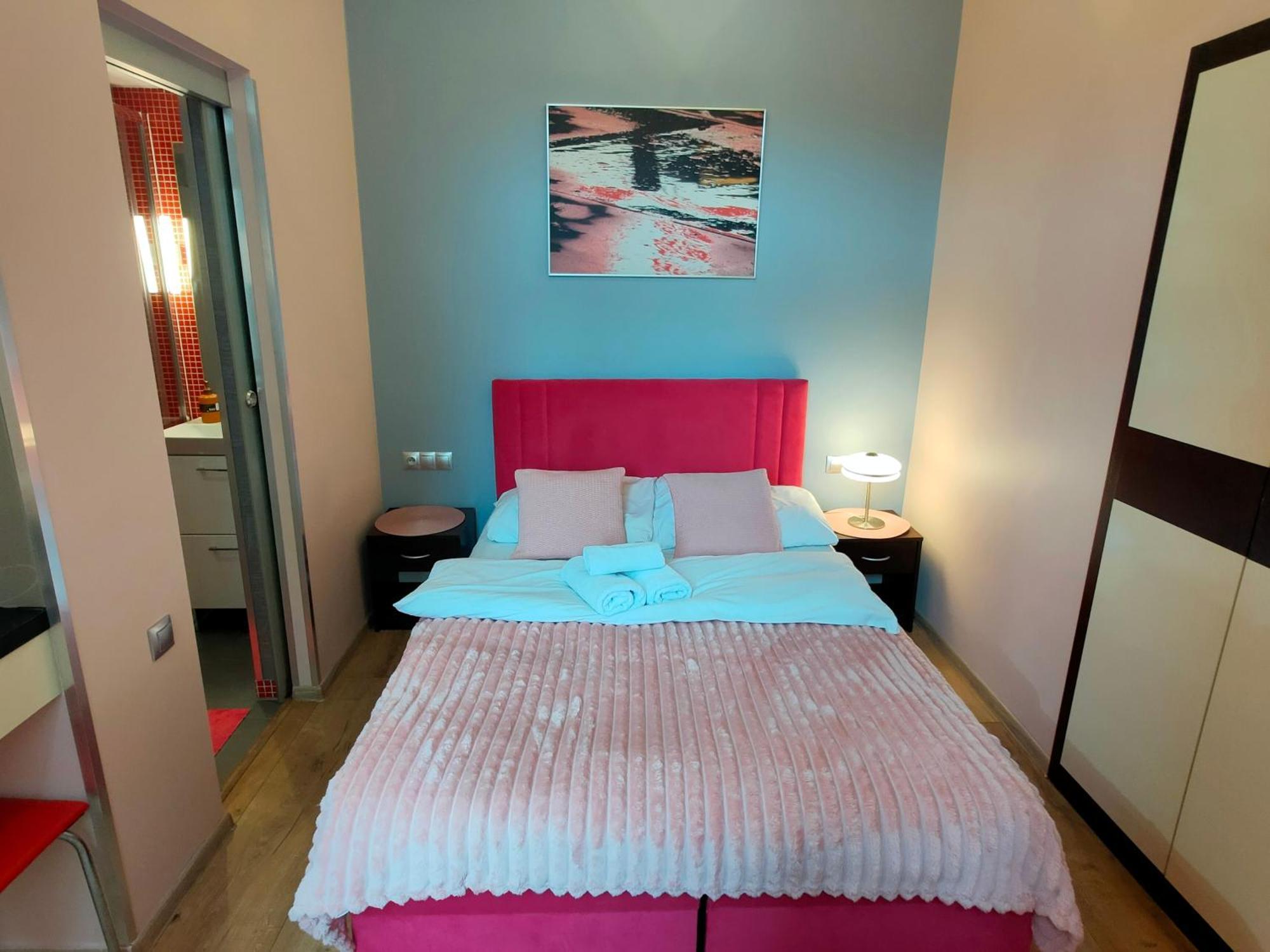Mirror Pink Studio Apartment Cracóvia Exterior foto