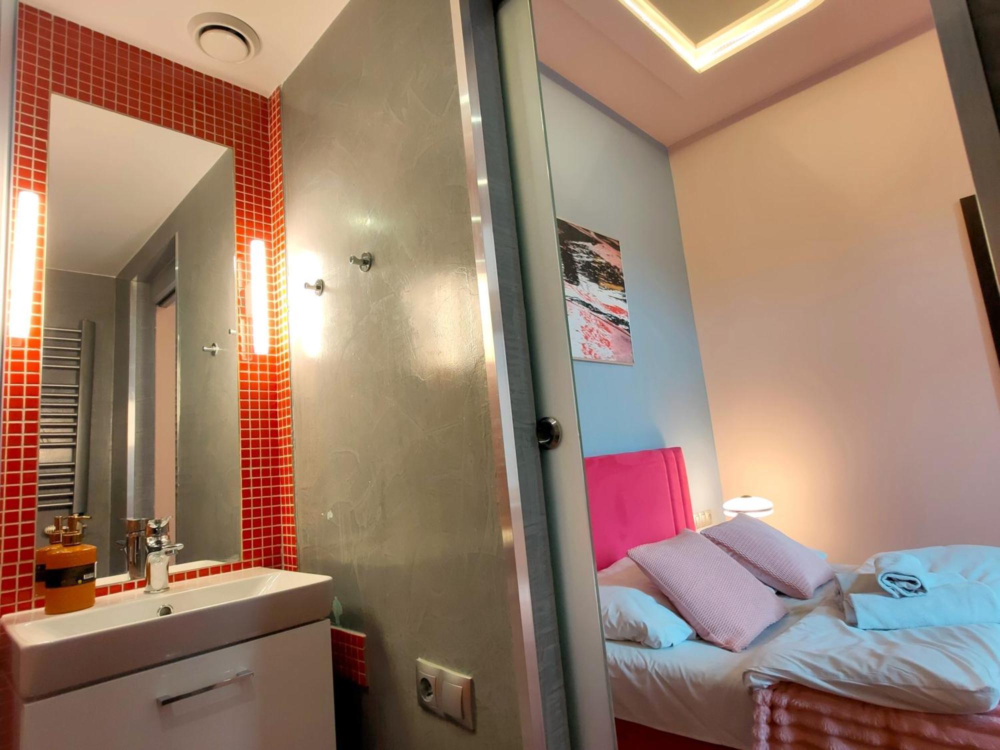 Mirror Pink Studio Apartment Cracóvia Exterior foto